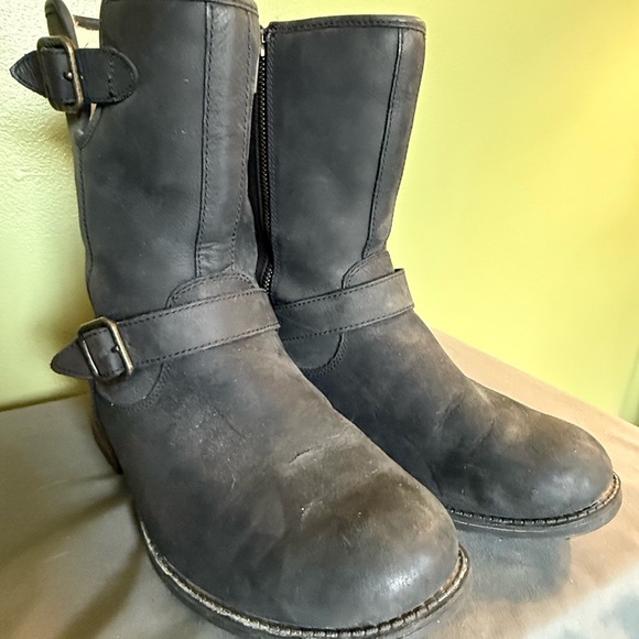 UGG Women’s Chaney Black Suede Water-Resistant Mid Boots - Size 8 - Picture 5 of 13